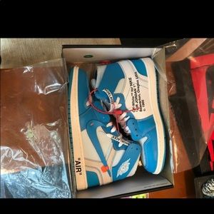 Off-white air Jordan’s 1 (UNC) size 11